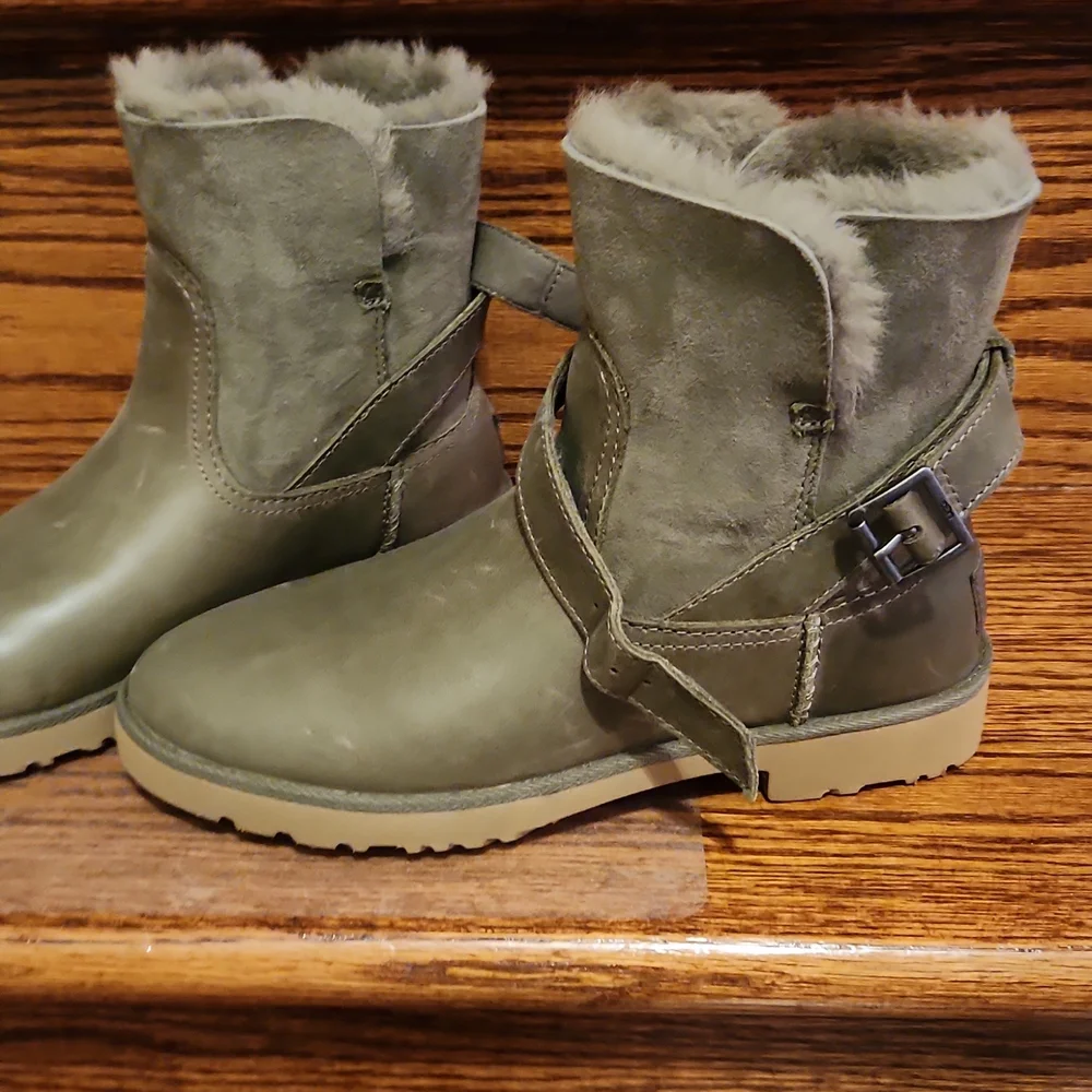 NEW UGG Romely Buckle olive boots size 5
